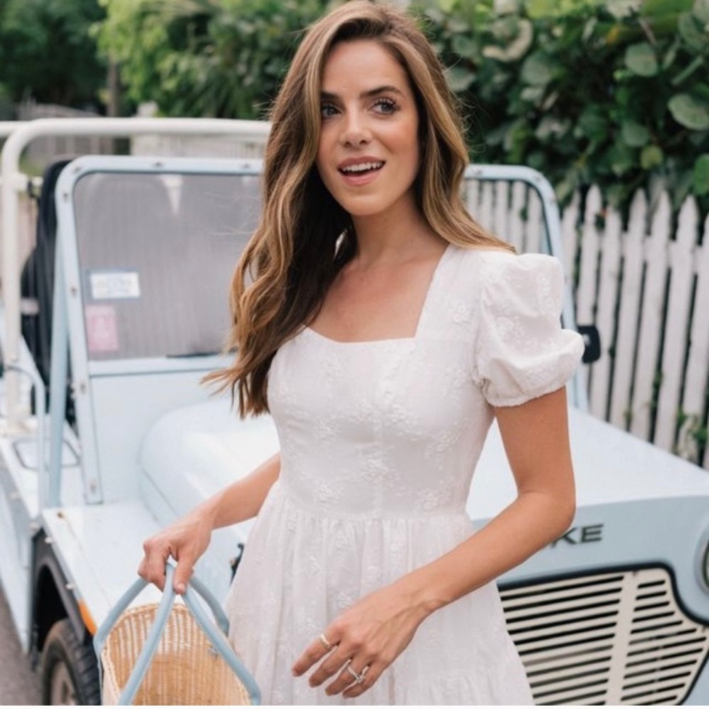 Gal Meets Glam Violetta